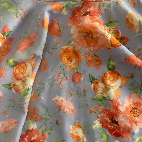 Cute little dress with pretty floral pattern. Size 12 - Picture 2 of 3